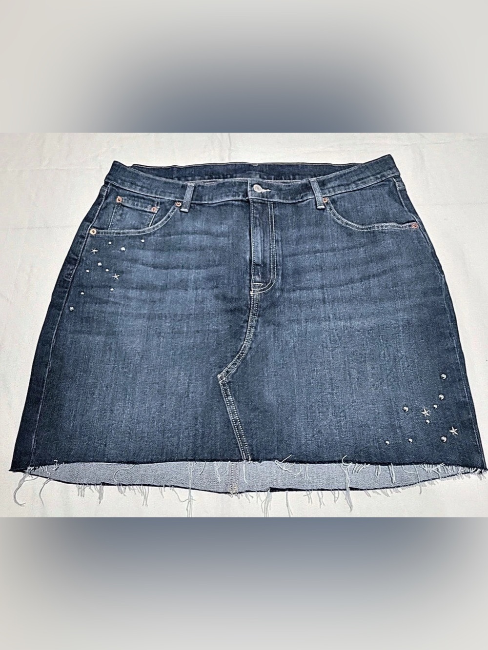Levi’s Women’s Plus Size 16W Denim Mini Skirt Studded Raw Hem Blue